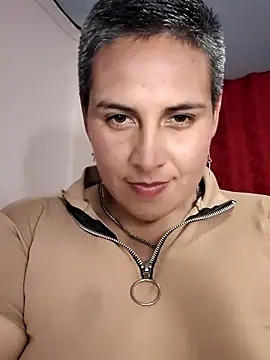 Snapshot of Yessi_rousse chatting on 02/21/25, 04:29 Yessi rousse online show from 02/21/25, 04:29