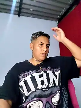 Snapshot of Yessi_rousse chatting on 10/18/25, 01:30 Yessi rousse online show from 10/18/25, 01:30