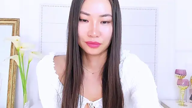 NaomiYuu online show from 02/19/25, 06:00