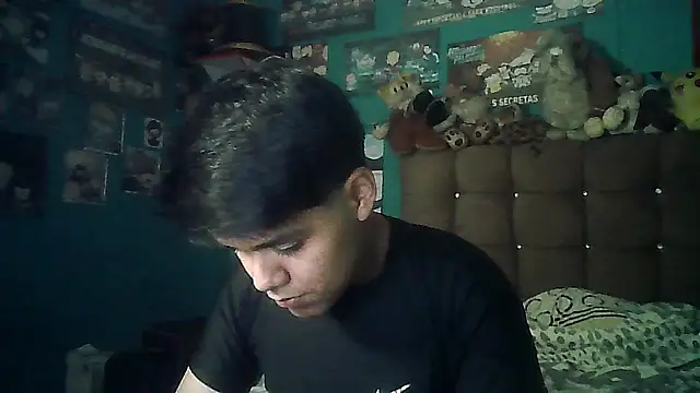 Snapshot of Valesh20 chatting on 12/22/25, 03:14 Valesh20 online show from 12/22/25, 03:14