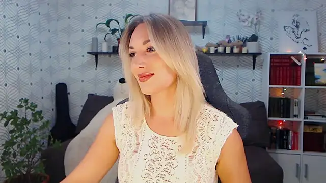 MillaXQueen online show from 06/15/26, 02:52