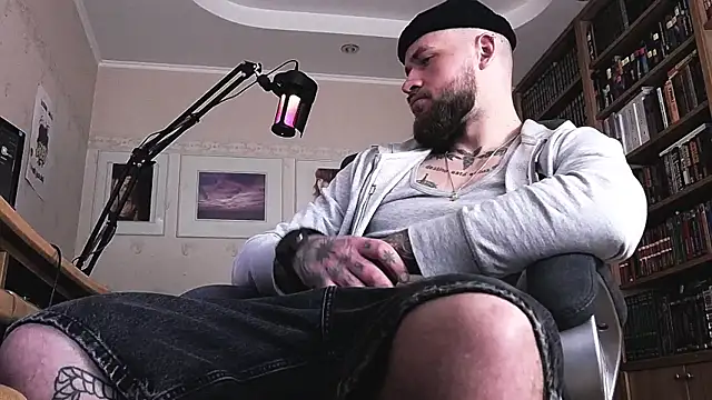 Snapshot of FindomJason chatting on 05/17/26, 10:22 FindomJason online show from 05/17/26, 10:22