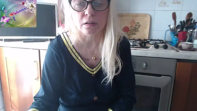 martachatte online show from 11/08/25, 09:42