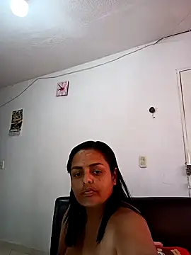 Snapshot of Rossestoner chatting on 12/24/24, 02:01 Rossestoner online show from 12/24/24, 02:01