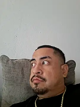 Snapshot of hungpenis210 chatting on 11/22/25, 06:18 hungpenis210 online show from 11/22/25, 06:18