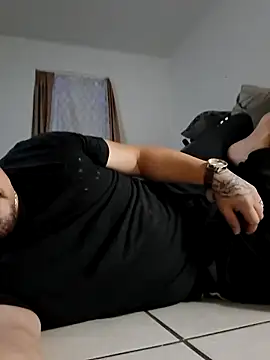 Snapshot of hungpenis210 chatting on 11/23/25, 08:14 hungpenis210 online show from 11/23/25, 08:14