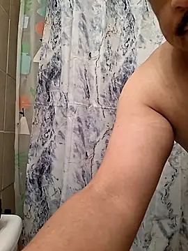 Snapshot of hungpenis210 chatting on 11/23/25, 09:47 hungpenis210 online show from 11/23/25, 09:47