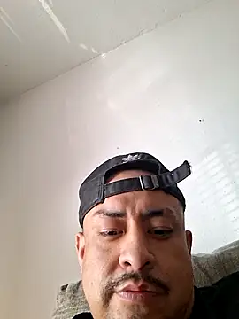 Snapshot of hungpenis210 chatting on 01/06/26, 09:18 hungpenis210 online show from 01/06/26, 09:18