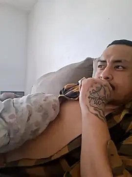 Snapshot of hungpenis210 chatting on 01/17/26, 03:17 hungpenis210 online show from 01/17/26, 03:17