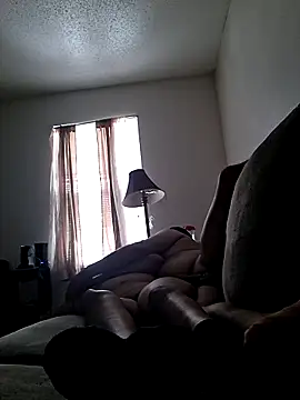 Snapshot of hungpenis210 chatting on 02/01/26, 04:27 hungpenis210 online show from 02/01/26, 04:27