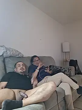 Snapshot of hungpenis210 chatting on 02/14/26, 05:37 hungpenis210 online show from 02/14/26, 05:37