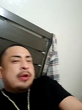 Snapshot of hungpenis210 chatting on 02/26/26, 01:26 hungpenis210 online show from 02/26/26, 01:26