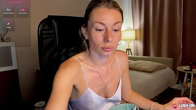 Snapshot of DannaEvan chatting on 05/08/26, 01:33 DannaEvan online show from 05/08/26, 01:33