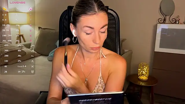 Snapshot of DannaEvan chatting on 06/27/26, 02:44 DannaEvan online show from 06/27/26, 02:44