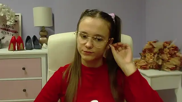 Snapshot of dirtyxEmily chatting on 12/03/24, 07:43 dirtyxEmily online show from 12/03/24, 07:43