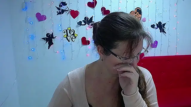 VanessaHotts online show from 02/10/25, 09:25