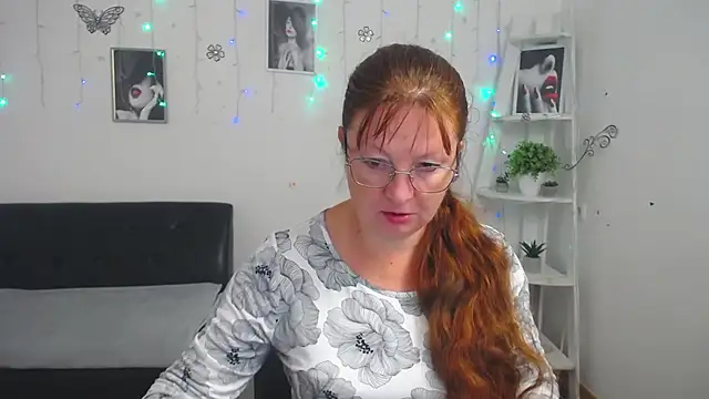 VanessaHotts online show from 09/13/25, 05:07