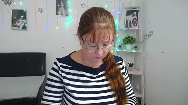 VanessaHotts online show from 10/13/25, 05:07