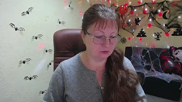 VanessaHotts online show from 10/23/25, 05:07