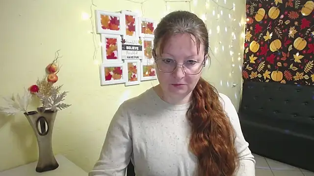 VanessaHotts online show from 11/19/25, 06:02