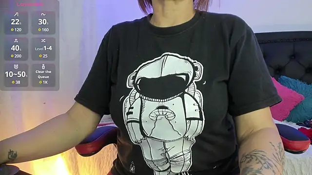 Snapshot of lonely_shewolf chatting on 03/01/25, 06:43 lonely shewolf online show from 03/01/25, 06:43