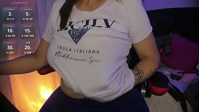 Snapshot of lonely_shewolf chatting on 03/05/25, 06:45 lonely shewolf online show from 03/05/25, 06:45