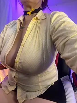 Snapshot of lonely_shewolf chatting on 03/07/25, 09:27 lonely shewolf online show from 03/07/25, 09:27