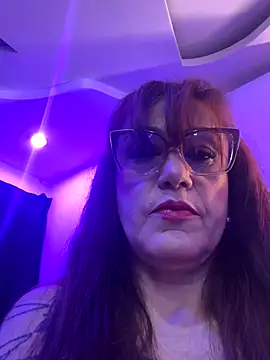 Snapshot of lonely_shewolf chatting on 10/14/25, 05:03 lonely shewolf online show from 10/14/25, 05:03