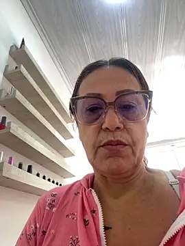 Snapshot of lonely_shewolf chatting on 10/24/25, 12:56 lonely shewolf online show from 10/24/25, 12:56