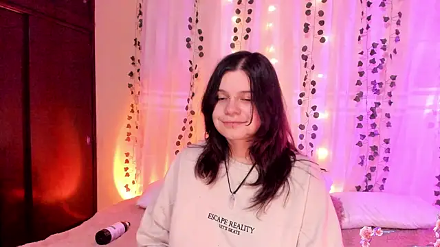 Snapshot of Mey_moon chatting on 12/07/24, 12:19 Mey moon online show from 12/07/24, 12:19