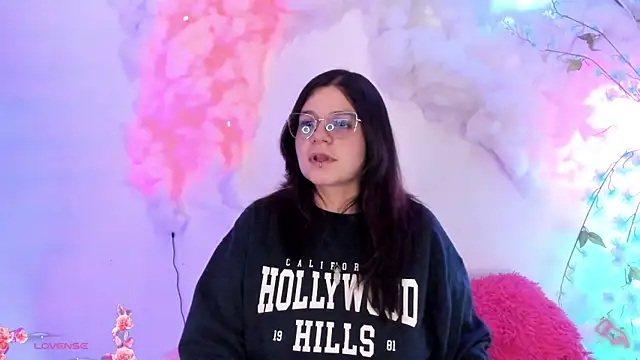 Snapshot of Mey_moon chatting on 02/01/25, 05:28 Mey moon online show from 02/01/25, 05:28