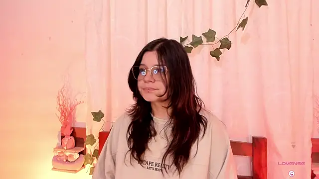 Snapshot of Mey_moon chatting on 02/15/25, 08:22 Mey moon online show from 02/15/25, 08:22