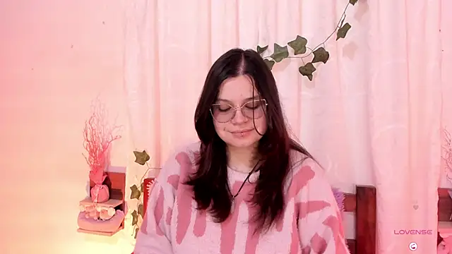 Snapshot of Mey_moon chatting on 02/18/25, 04:16 Mey moon online show from 02/18/25, 04:16