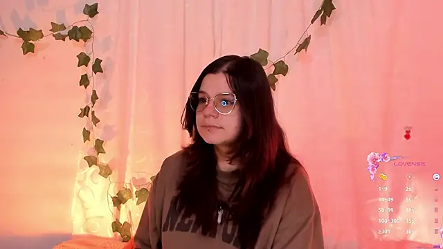 Snapshot of Mey_moon chatting on 03/21/25, 04:28 Mey moon online show from 03/21/25, 04:28