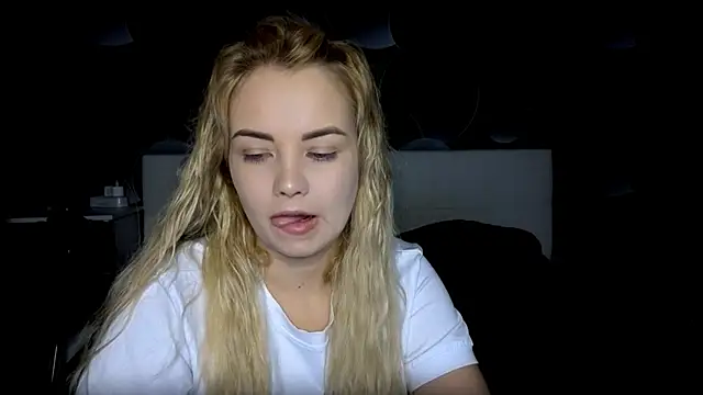 Snapshot of StephanieSweety chatting on 11/20/25, 06:57 StephanieSweety online show from 11/20/25, 06:57