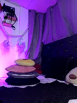 Piafisher1 online show from 12/19/25, 01:12