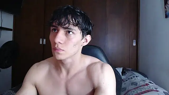 Snapshot of aresholland chatting on 12/13/24, 02:27 aresholland online show from 12/13/24, 02:27