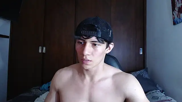 Snapshot of aresholland chatting on 12/15/24, 11:42 aresholland online show from 12/15/24, 11:42