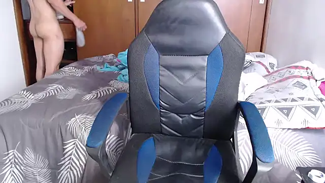 Snapshot of aresholland chatting on 12/19/24, 04:46 aresholland online show from 12/19/24, 04:46