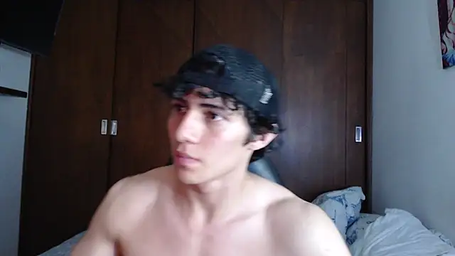 Snapshot of aresholland chatting on 02/14/25, 03:54 aresholland online show from 02/14/25, 03:54