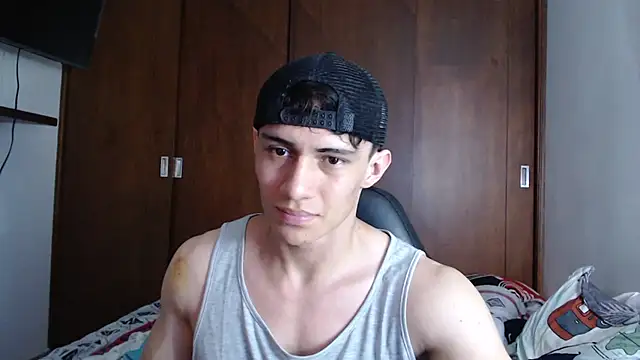 Snapshot of aresholland chatting on 03/05/25, 08:21 aresholland online show from 03/05/25, 08:21