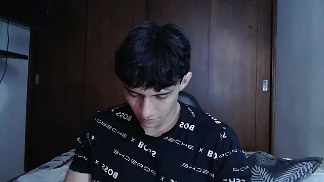 Snapshot of aresholland chatting on 03/07/25, 07:16 aresholland online show from 03/07/25, 07:16