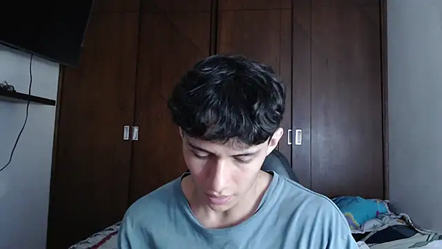 Snapshot of aresholland chatting on 03/16/25, 10:09 aresholland online show from 03/16/25, 10:09