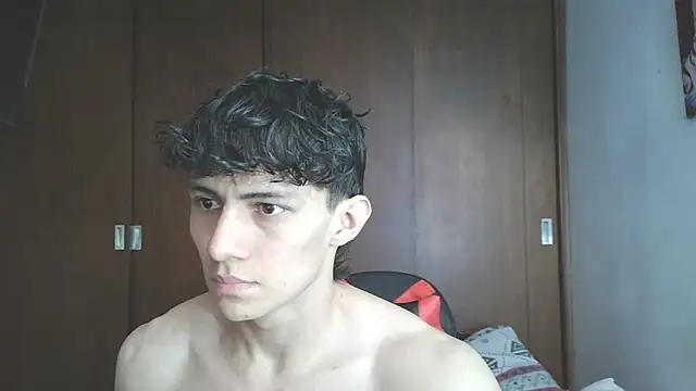 Snapshot of aresholland chatting on 11/05/25, 06:30 aresholland online show from 11/05/25, 06:30