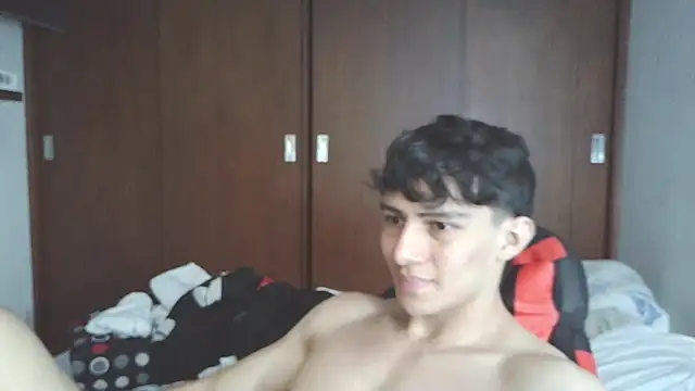 Snapshot of aresholland chatting on 11/19/25, 07:47 aresholland online show from 11/19/25, 07:47