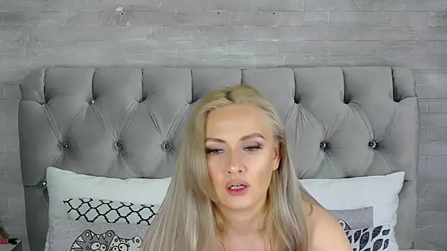 Snapshot of IsabellaDeRosa chatting on 03/07/25, 12:23 IsabellaDeRosa online show from 03/07/25, 12:23