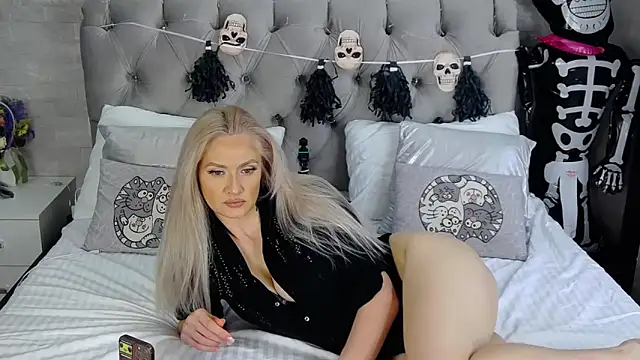 Snapshot of IsabellaDeRosa chatting on 10/28/25, 09:46 IsabellaDeRosa online show from 10/28/25, 09:46