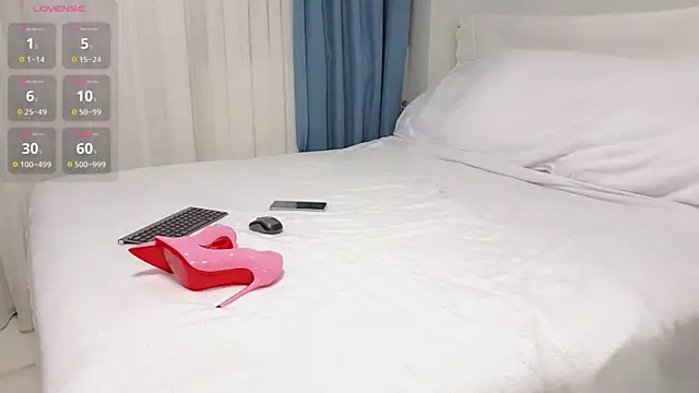 missmiamore online show from 12/08/24, 08:36