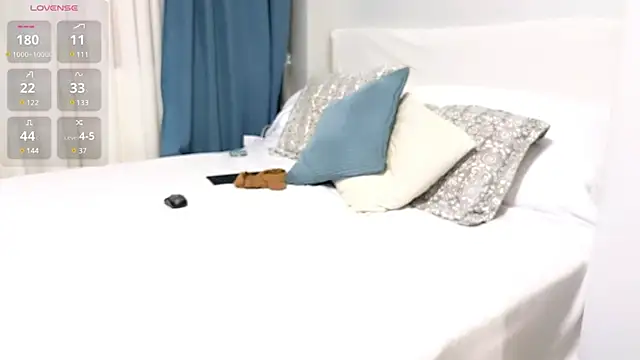 missmiamore online show from 12/30/24, 09:50