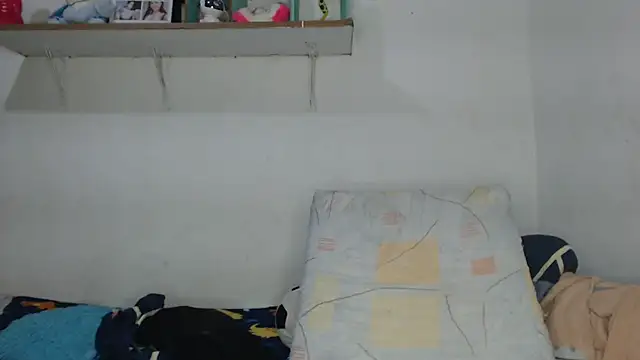 Snapshot of Lesliemilk5 chatting on 02/18/26, 01:12 Lesliemilk5 online show from 02/18/26, 01:12